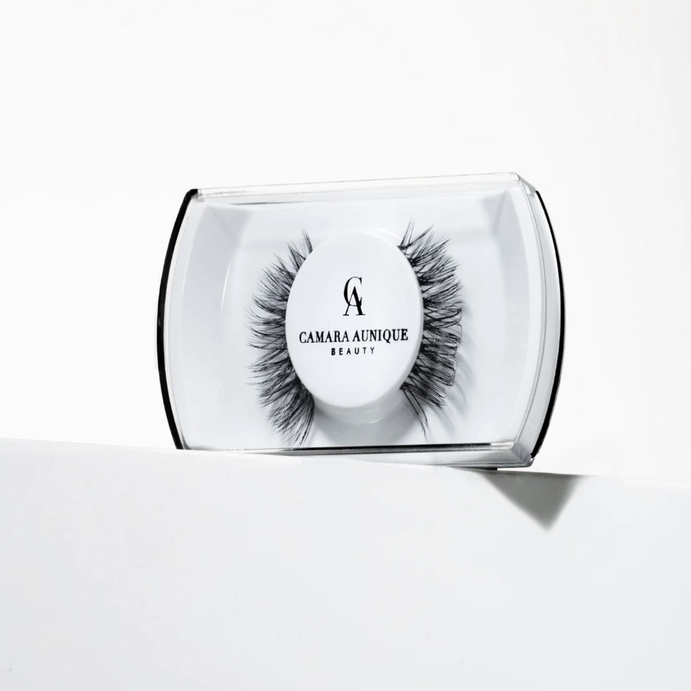 CAMARA AUNIQUE BEAUTY Mary Lash